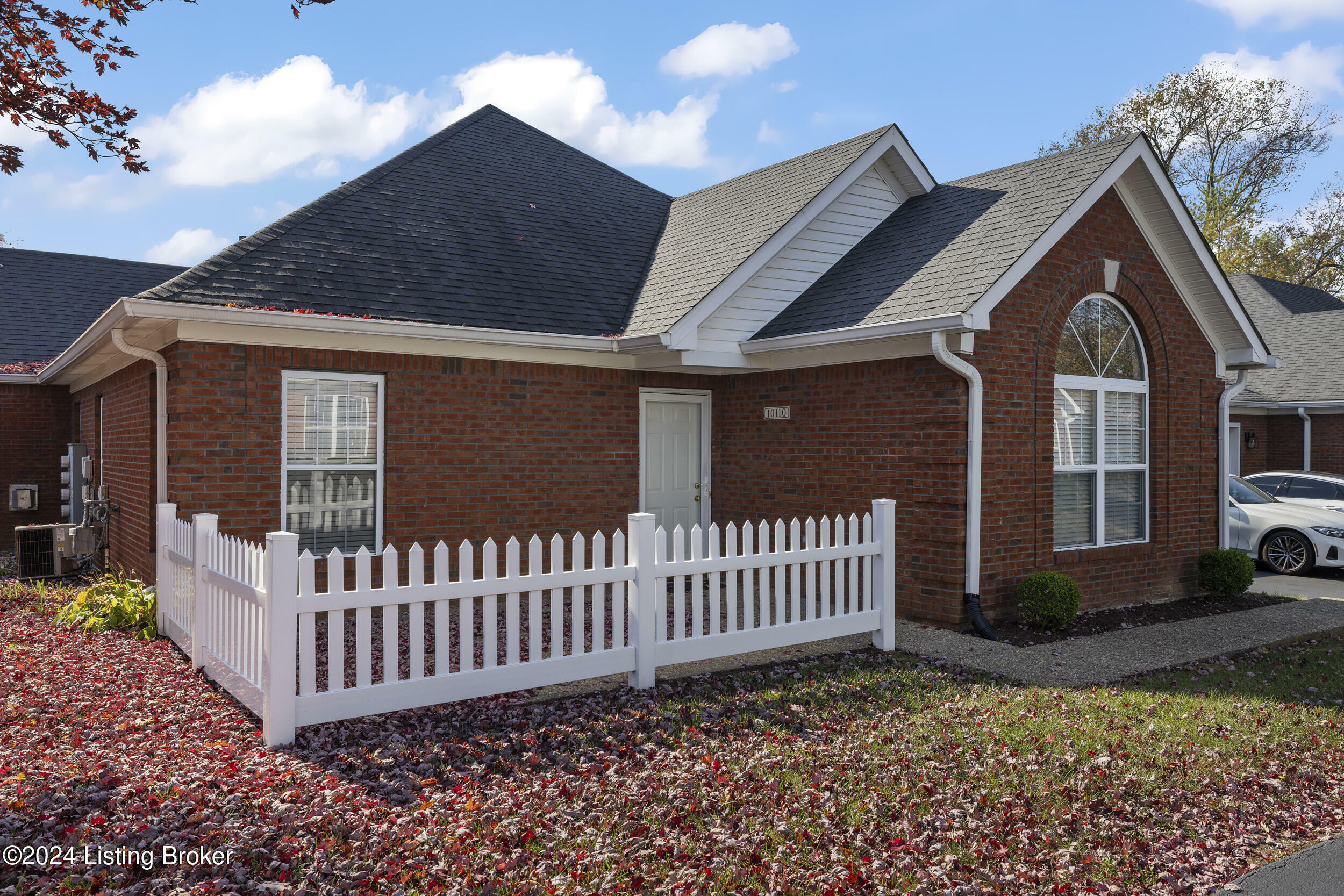 Property Photo:  10110 Grey Hawk Dr  KY 40219 