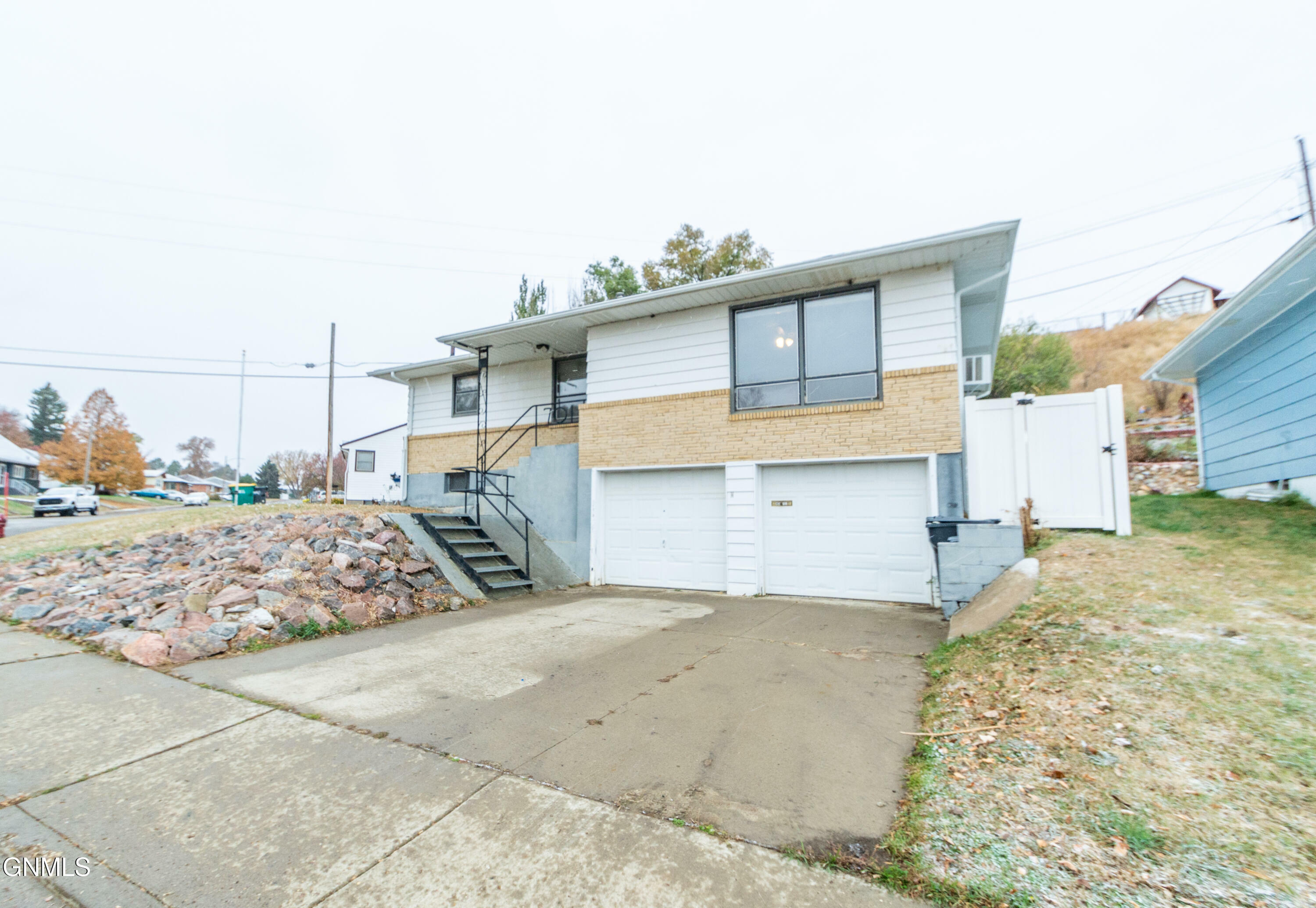 Property Photo:  701 9th Avenue NW  ND 58554 