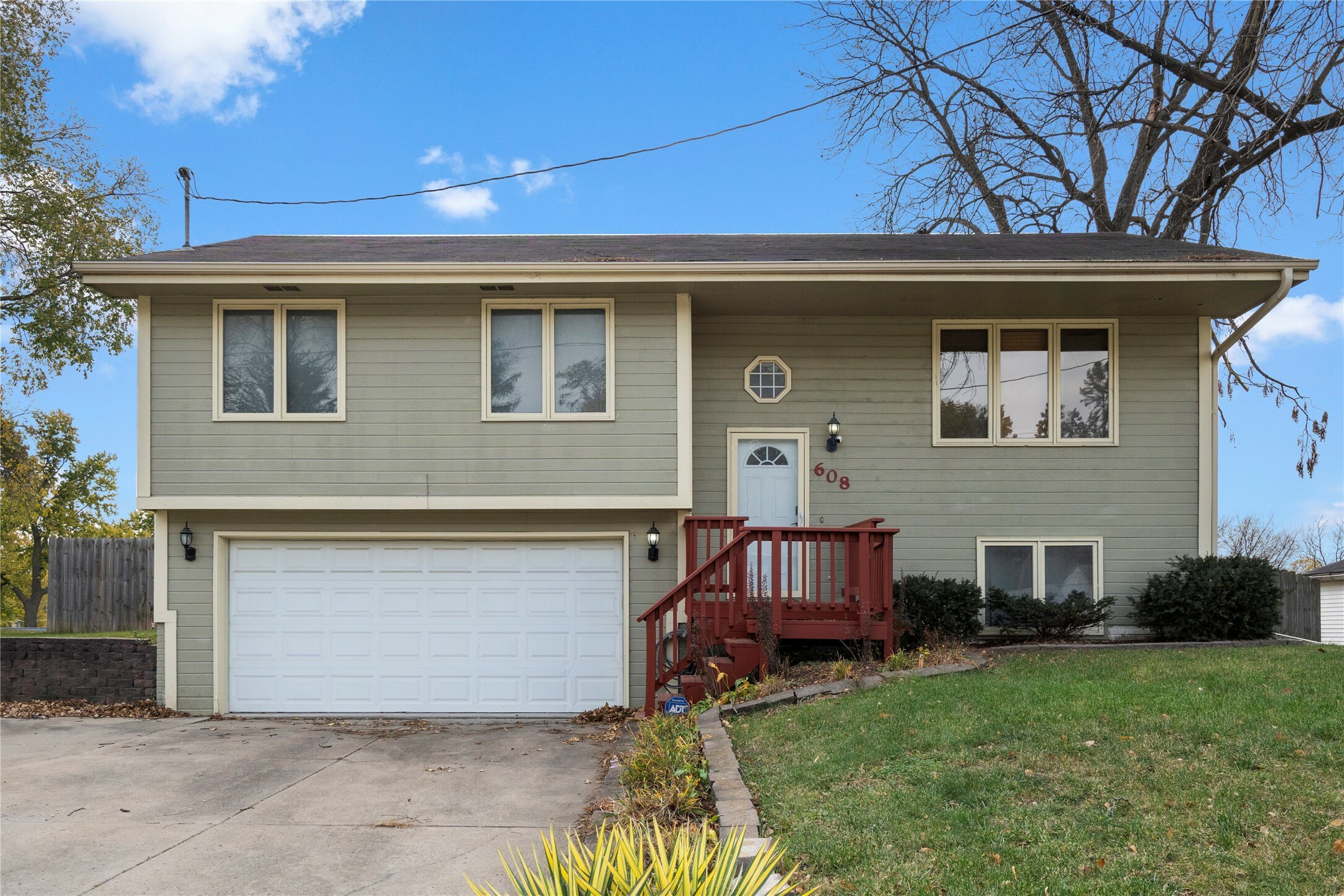 608 McKinley Avenue  Des Moines IA 50315 photo