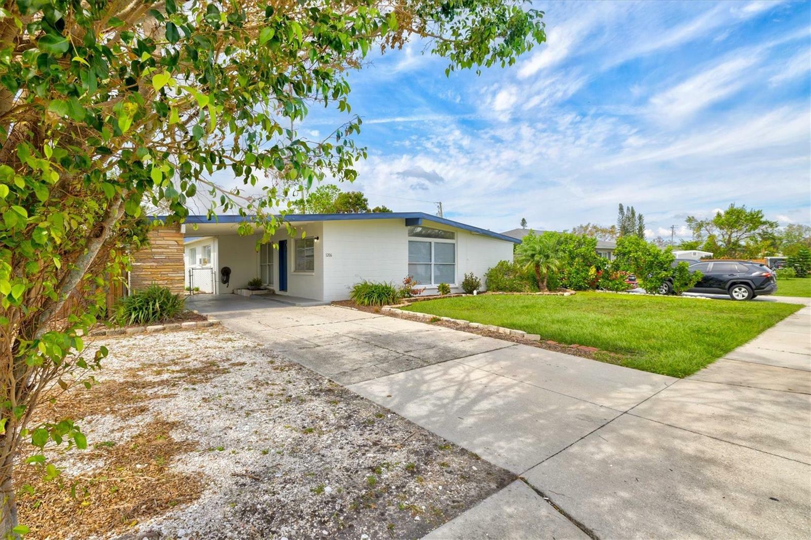 Property Photo:  1206 Harvard Avenue  FL 34207 