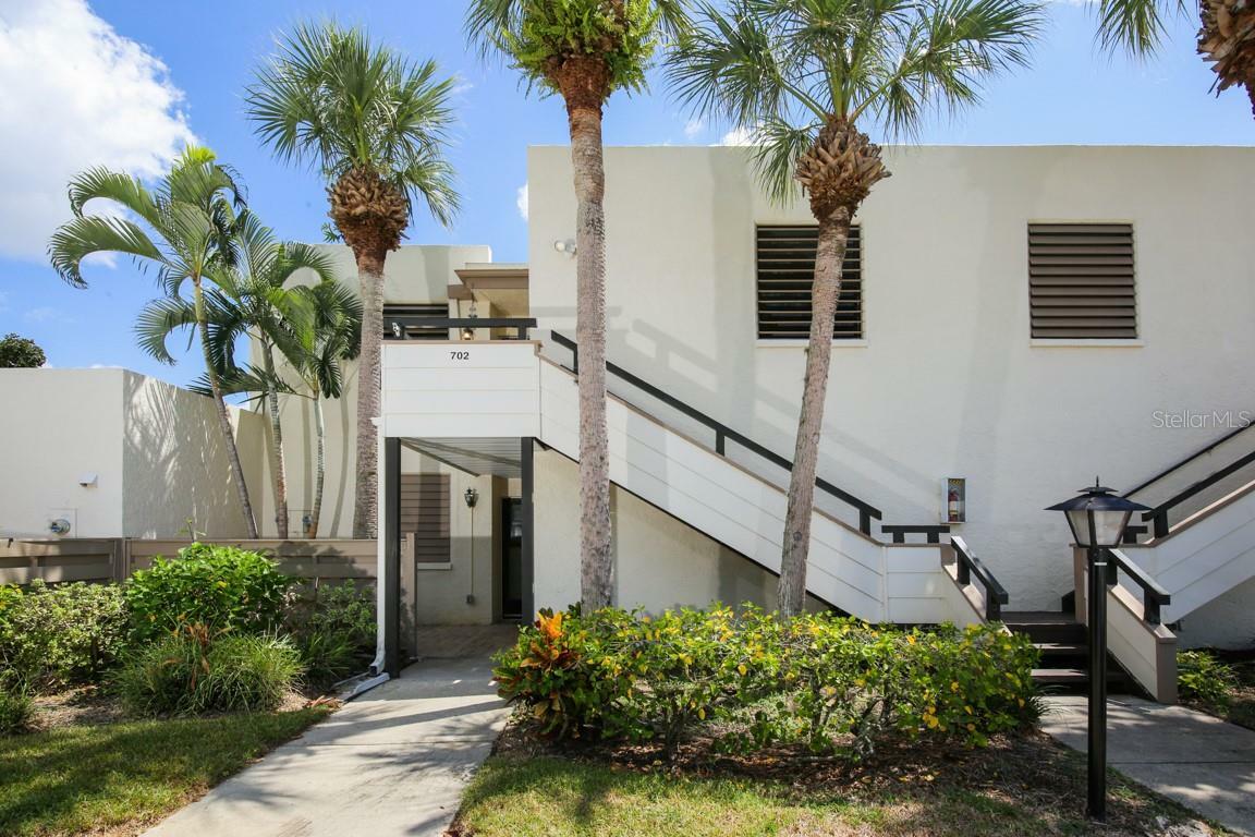 Property Photo:  702 Oakview Drive 702  FL 34210 