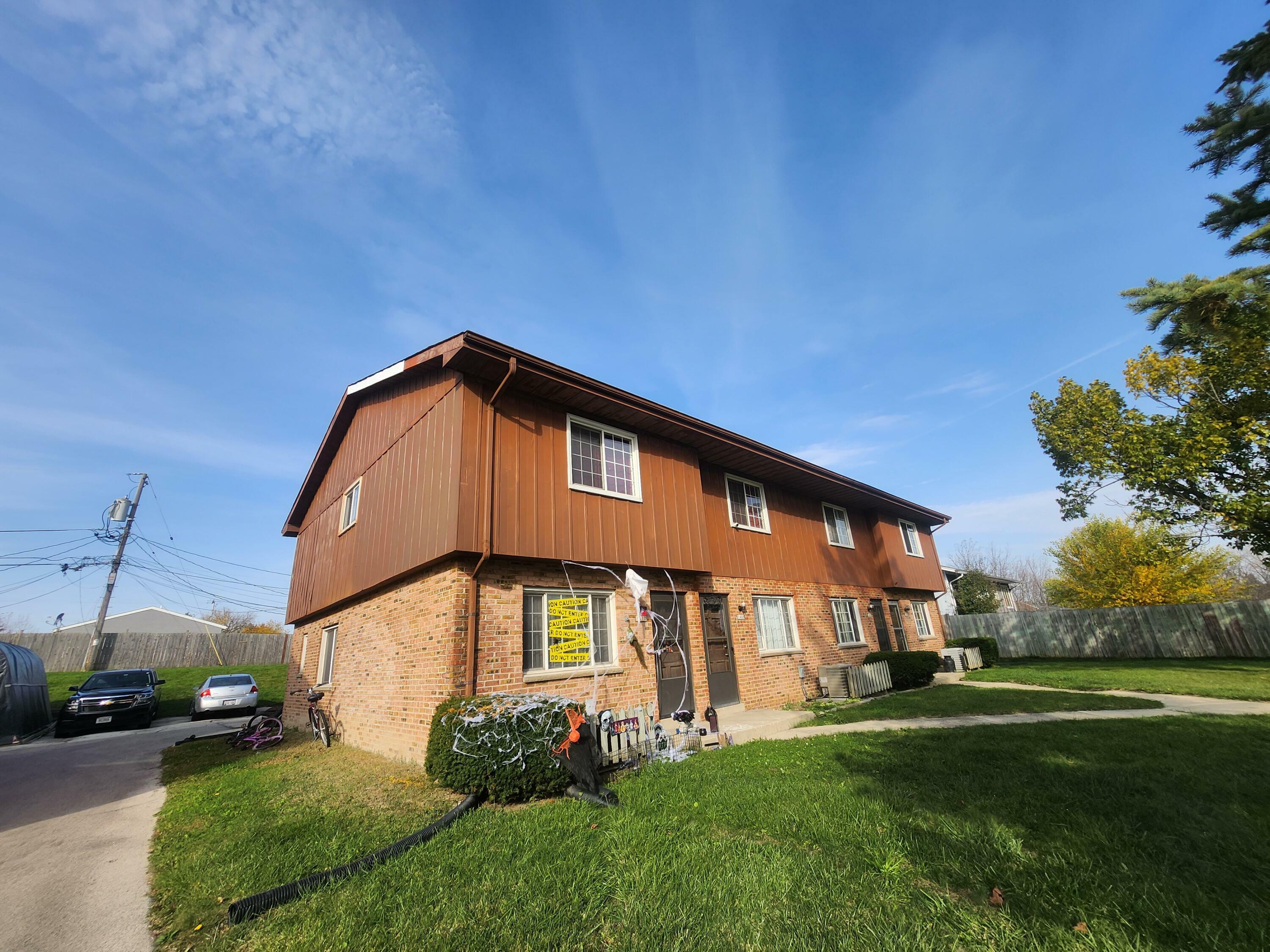 Property Photo:  1404 Willow Ln  WI 53172 