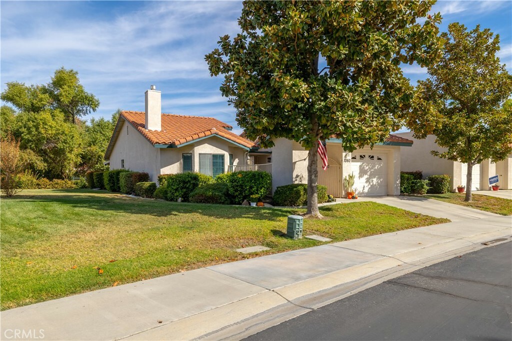 Property Photo:  1060 Clubhouse Drive  CA 92545 