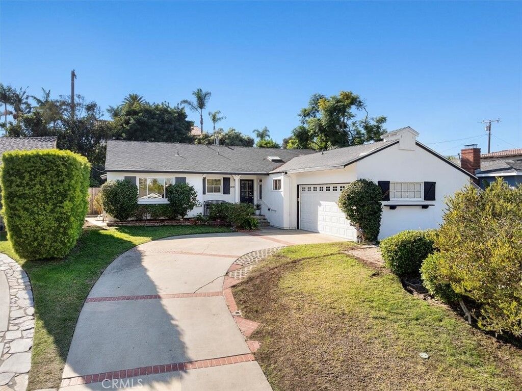 Property Photo:  109 Via La Circula  CA 90277 