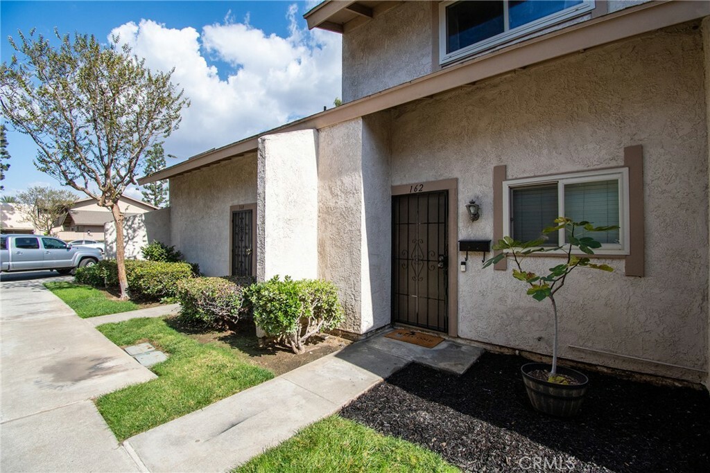 Property Photo:  162 Southampton Way 23  CA 92870 