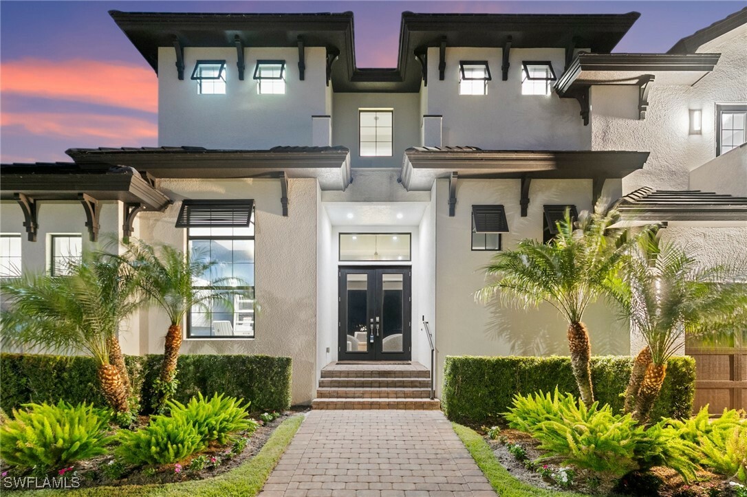 Property Photo: 258 Capistrano Court FL 34145