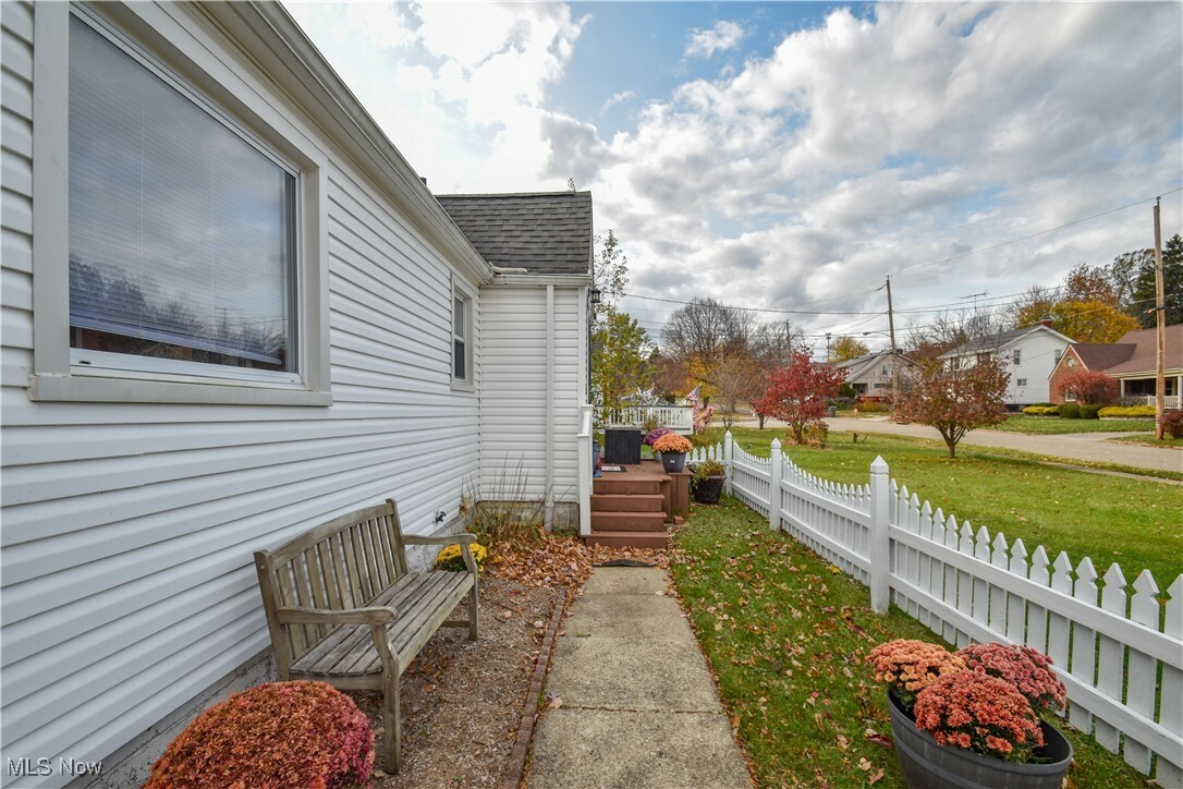 Property Photo:  1805 Ridgelawn Avenue  OH 44509 