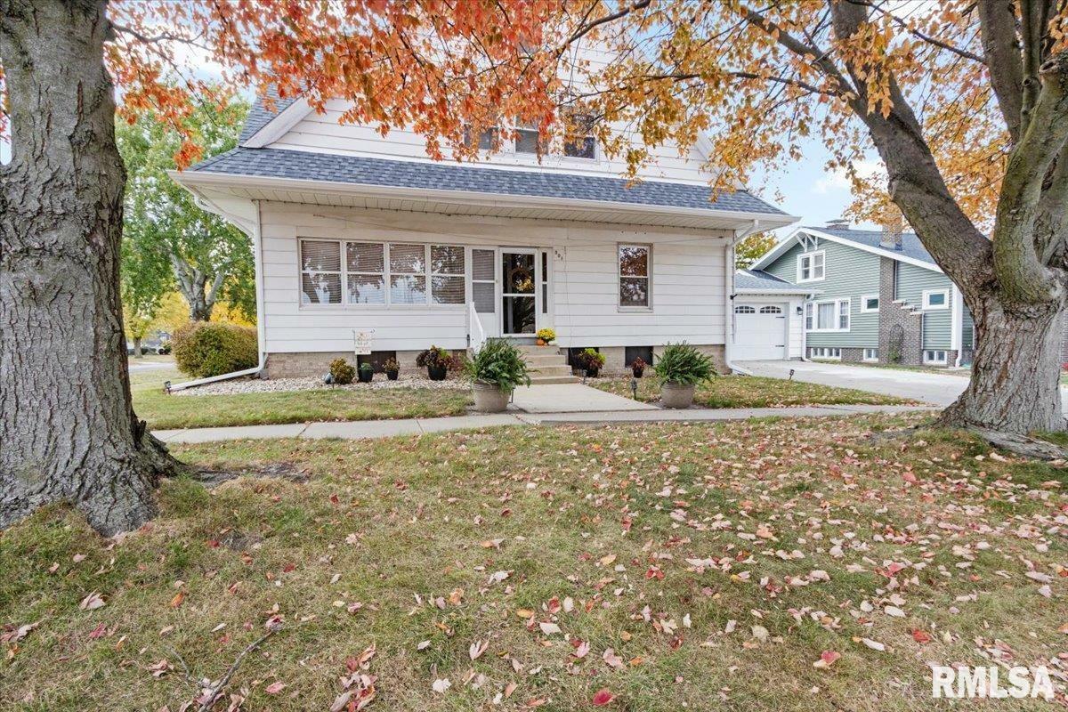 Property Photo:  301 N Jefferson Street  IL 61561 