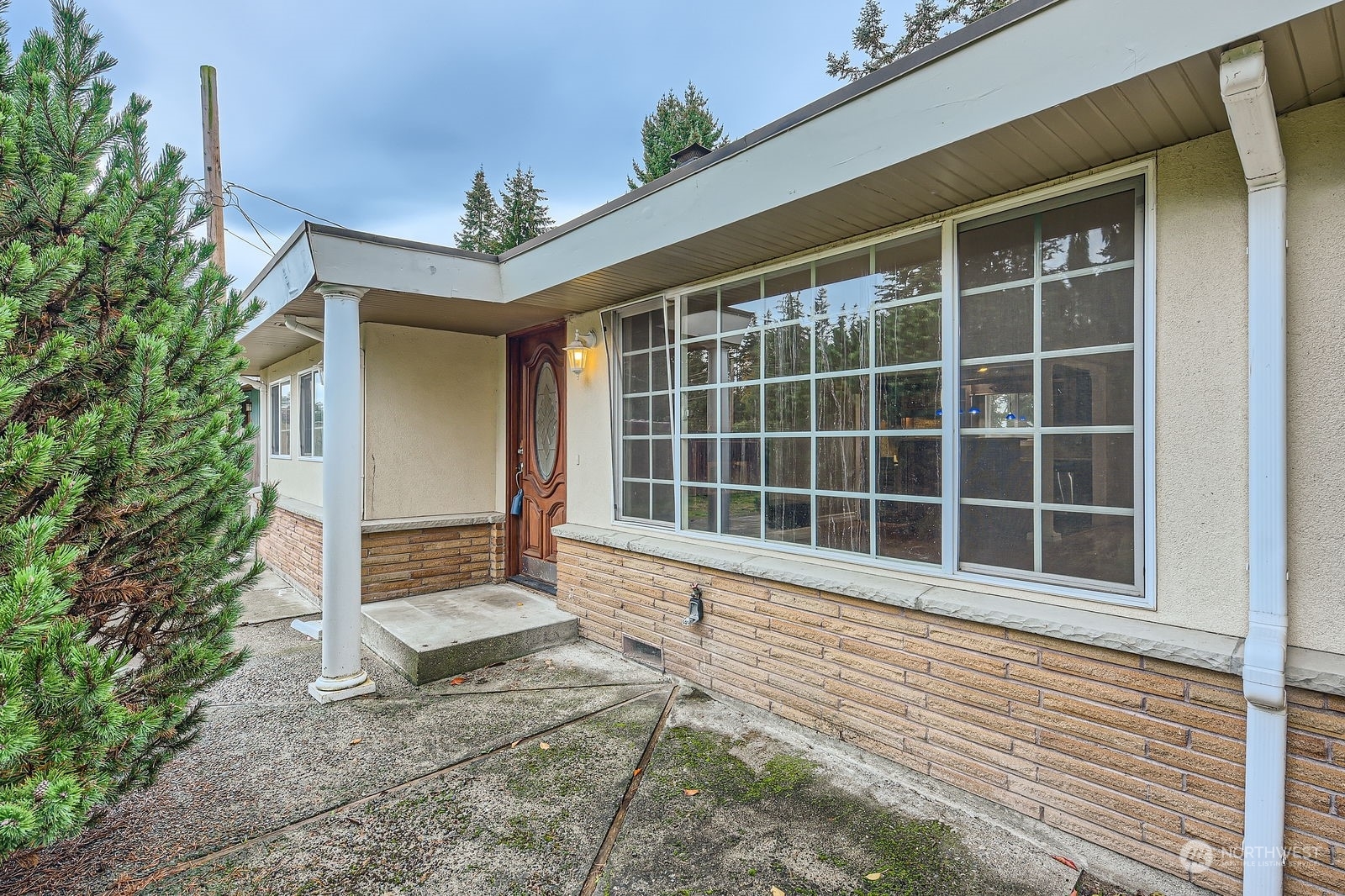 Property Photo:  817 Monroe Avenue NE  WA 98056 