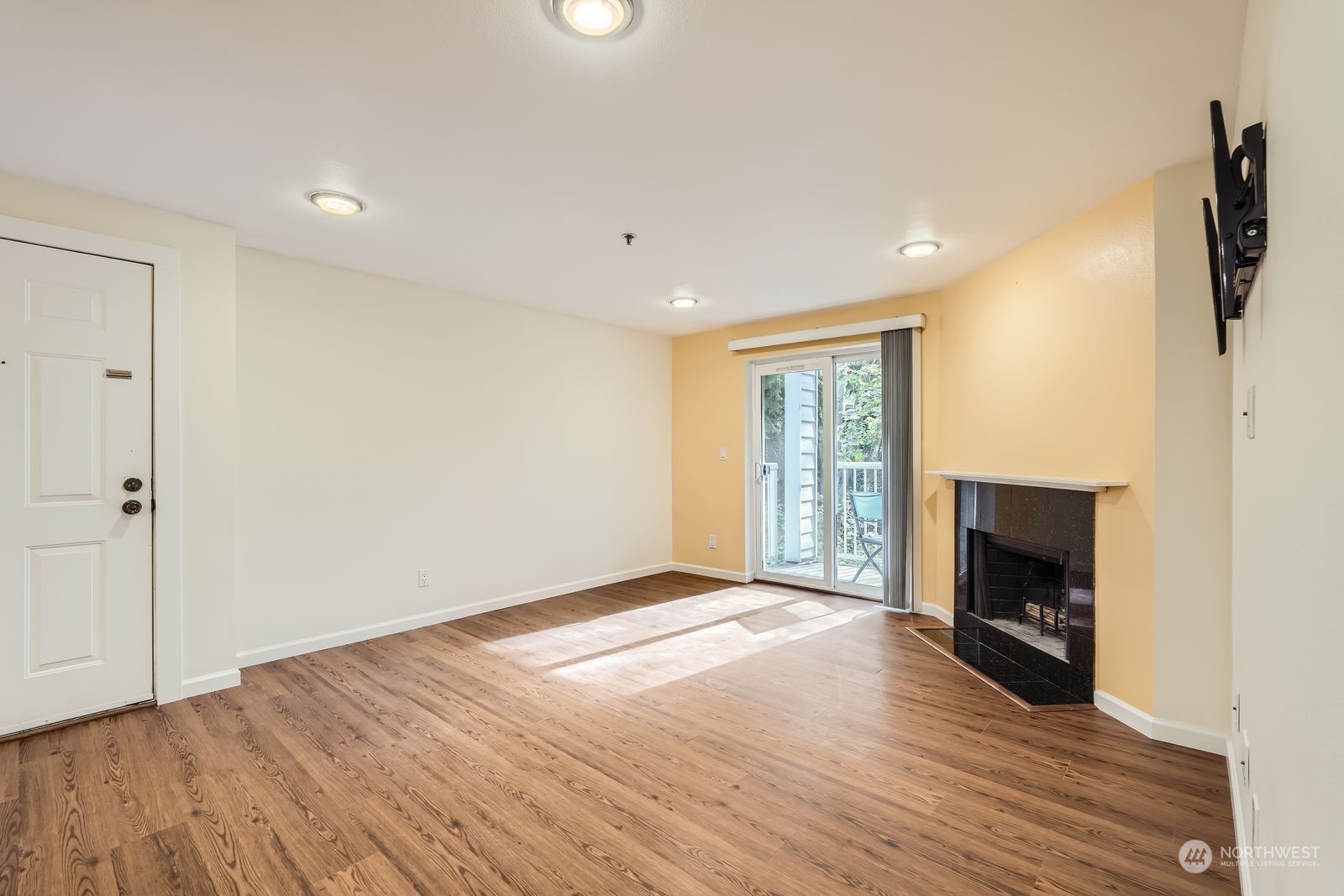 Property Photo:  975 Aberdeen Avenue NE F207  WA 98056 