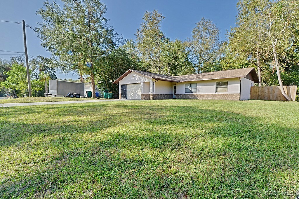 Property Photo:  725 Magnolia Avenue  FL 34452 