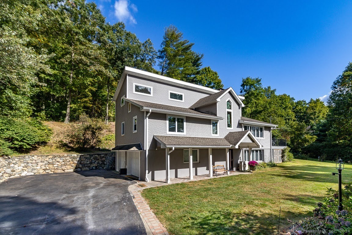 Property Photo:  526 Huckleberry Hill Road  CT 06001 