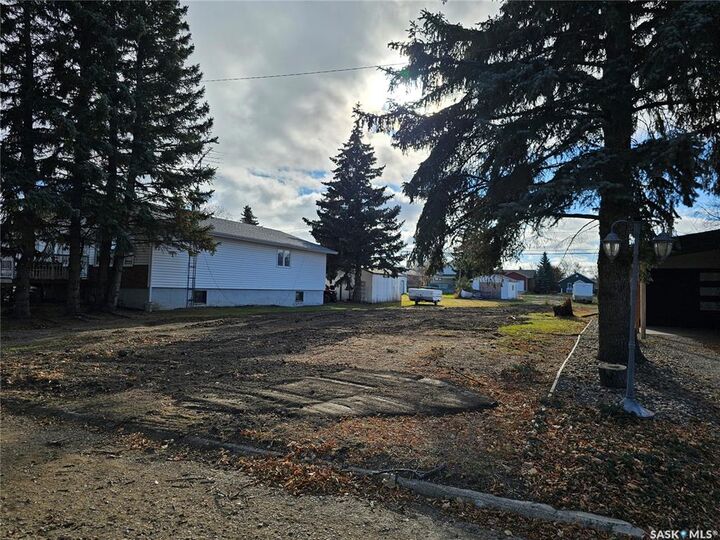 Property Photo:  132 6th Avenue E  SK S0K 4L0 