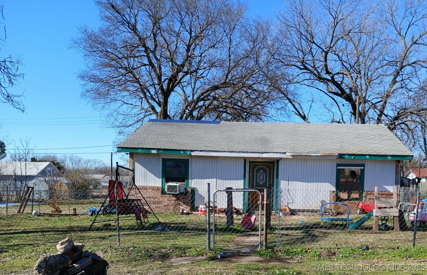 Property Photo:  804 S Osage Street  OK 74447 