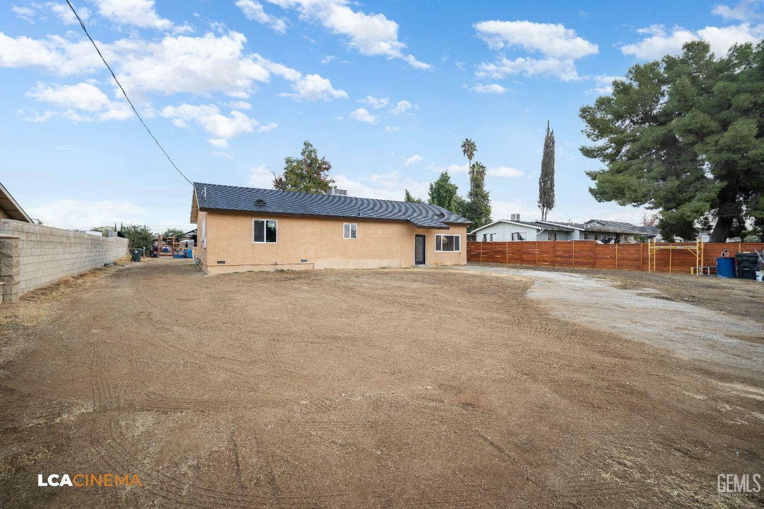 Property Photo:  2808 Potomac Avenue  CA 93307 