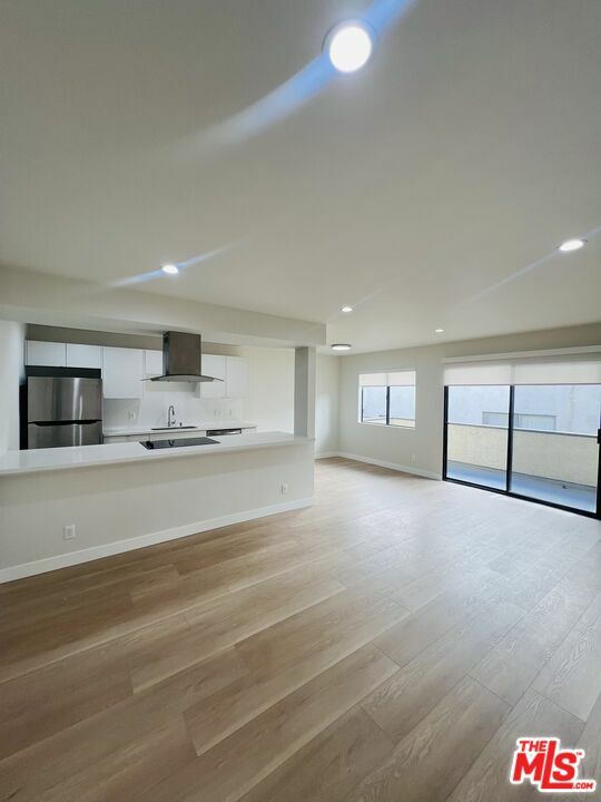 Property Photo:  11806   Mayfield Ave 102  CA 90049 