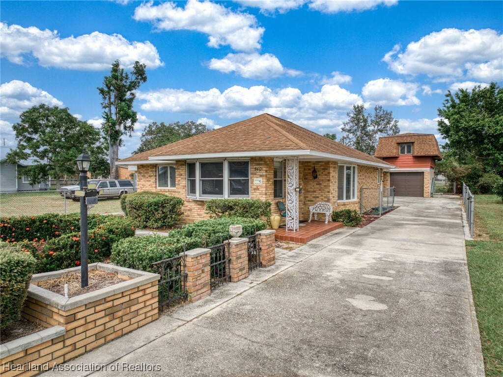 Property Photo:  740 Hickory Street  FL 33870 