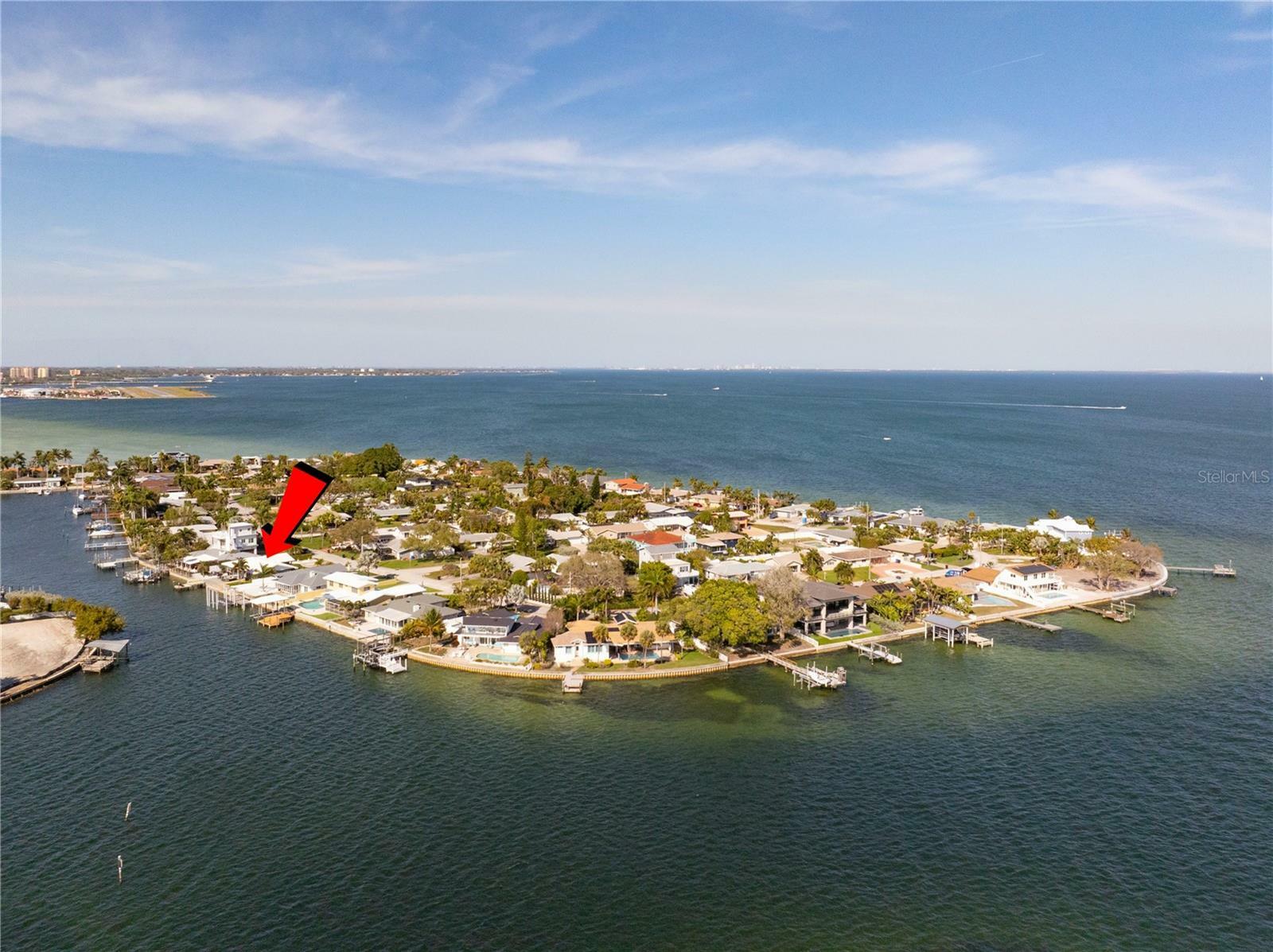 Property Photo: 2599 W Bay Isle Drive SE FL 33705