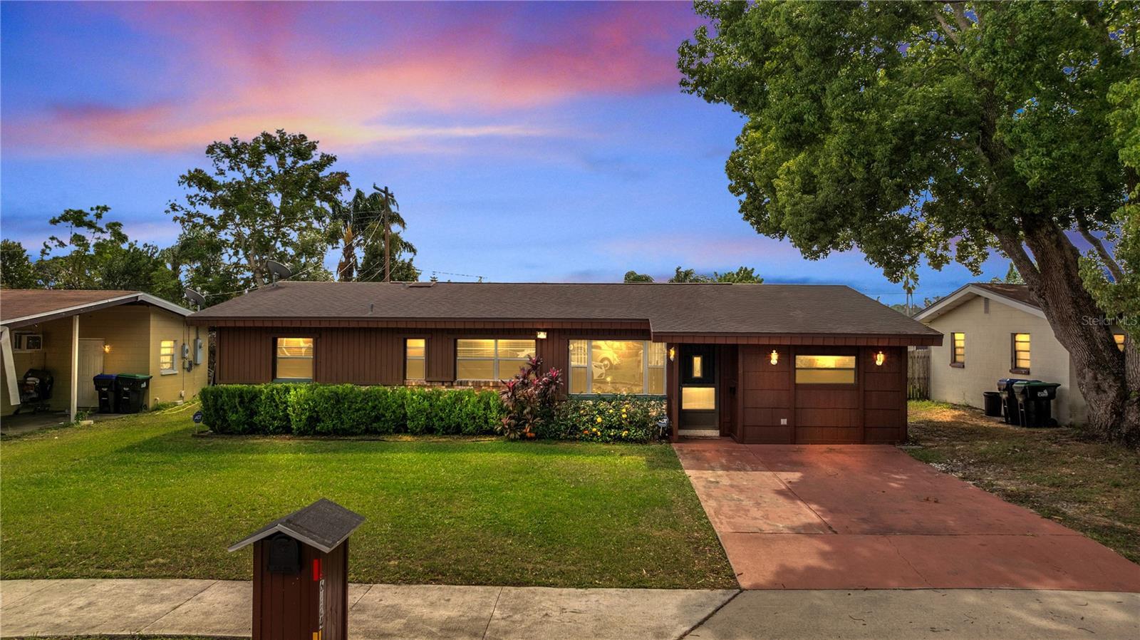 Property Photo:  6224 W Amelia St  FL 32835 