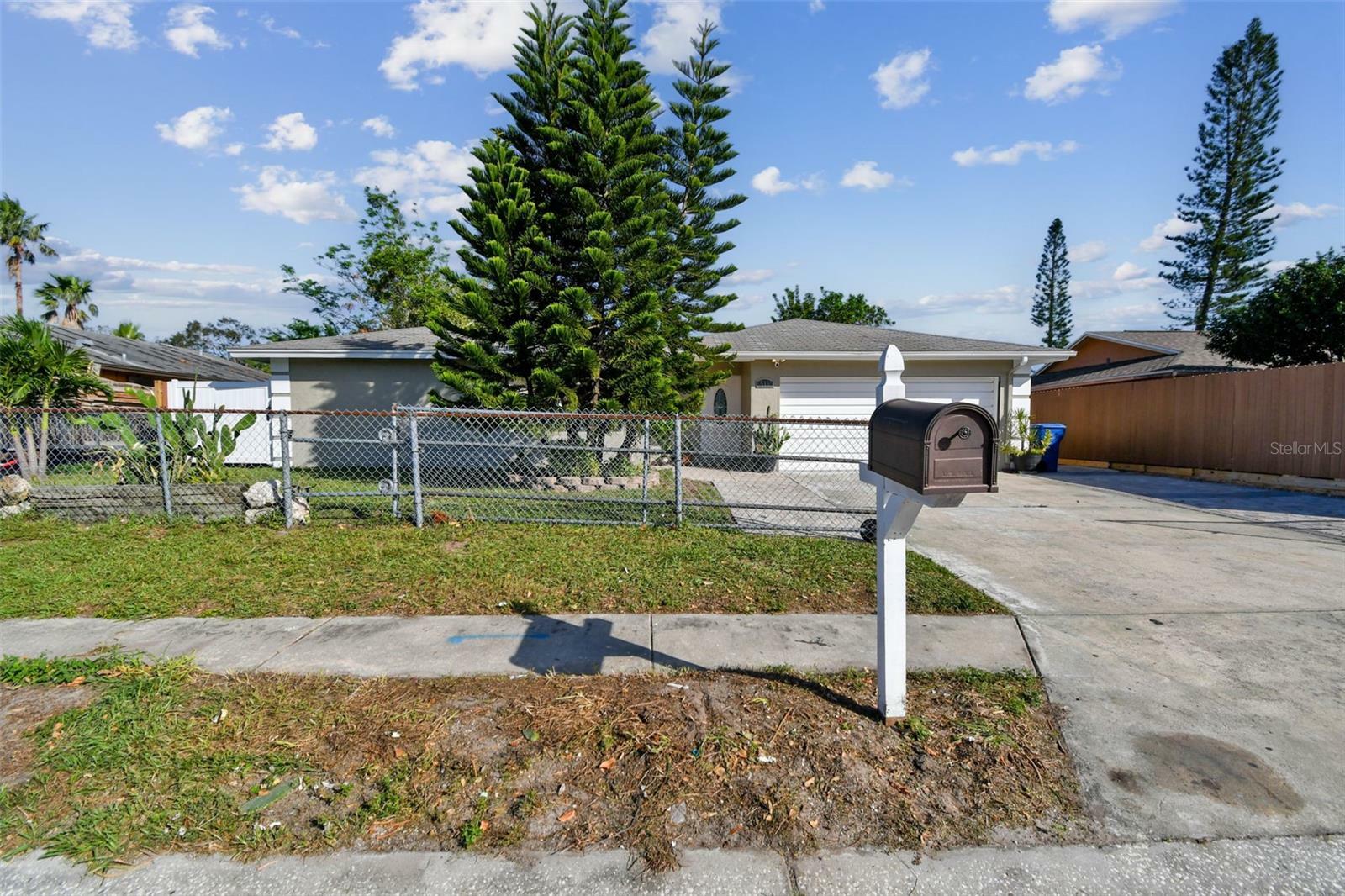 Property Photo:  513 33rd Avenue E  FL 34208 