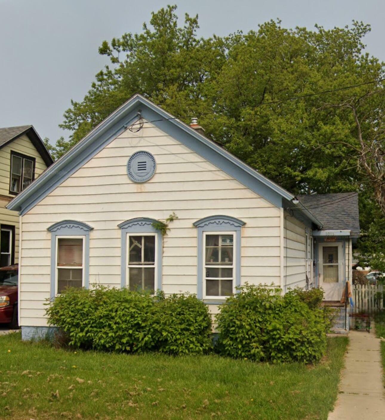 Property Photo:  1015 N Memorial Dr  WI 53404 