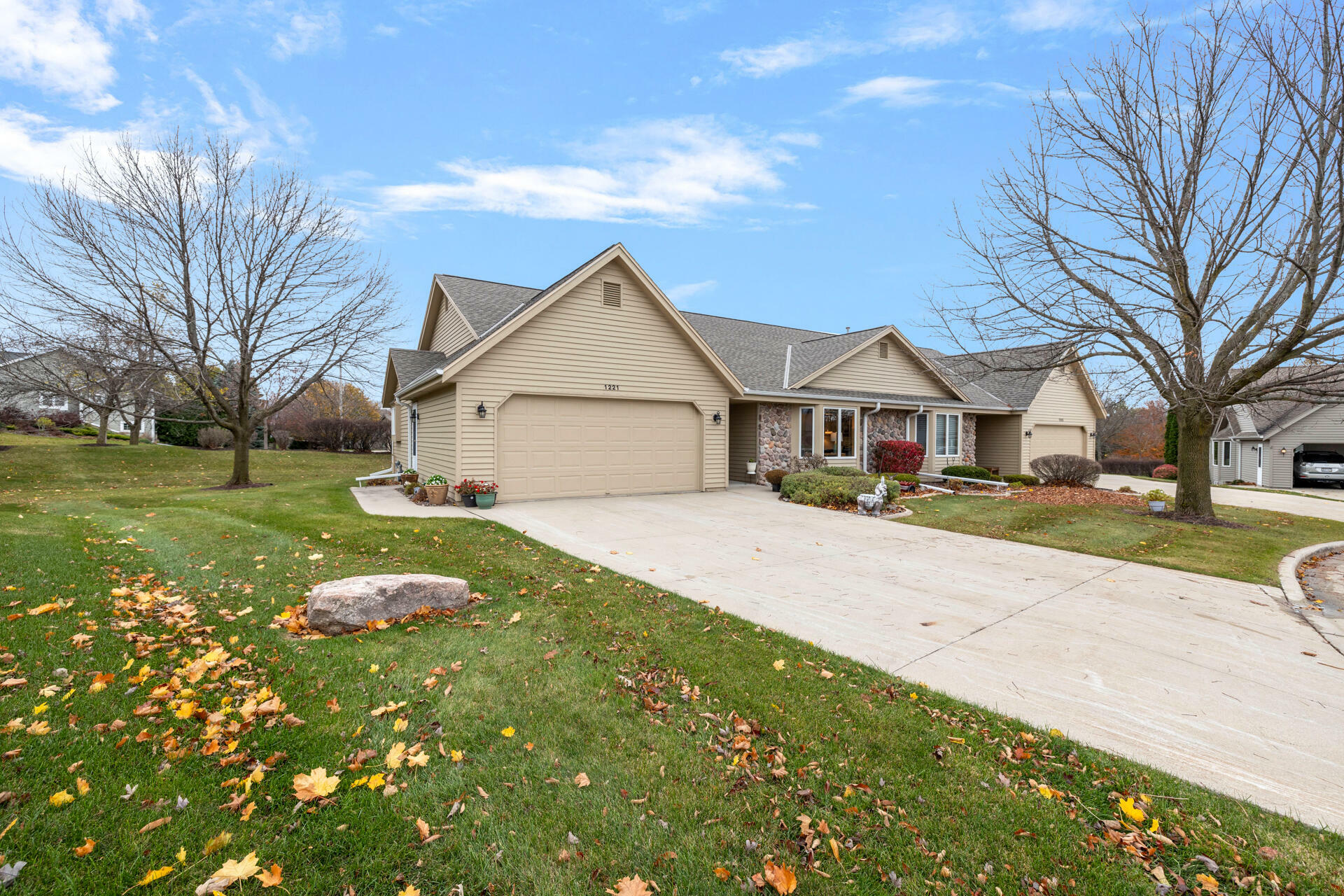 1221 Stonewood Cir  West Bend WI 53095 photo