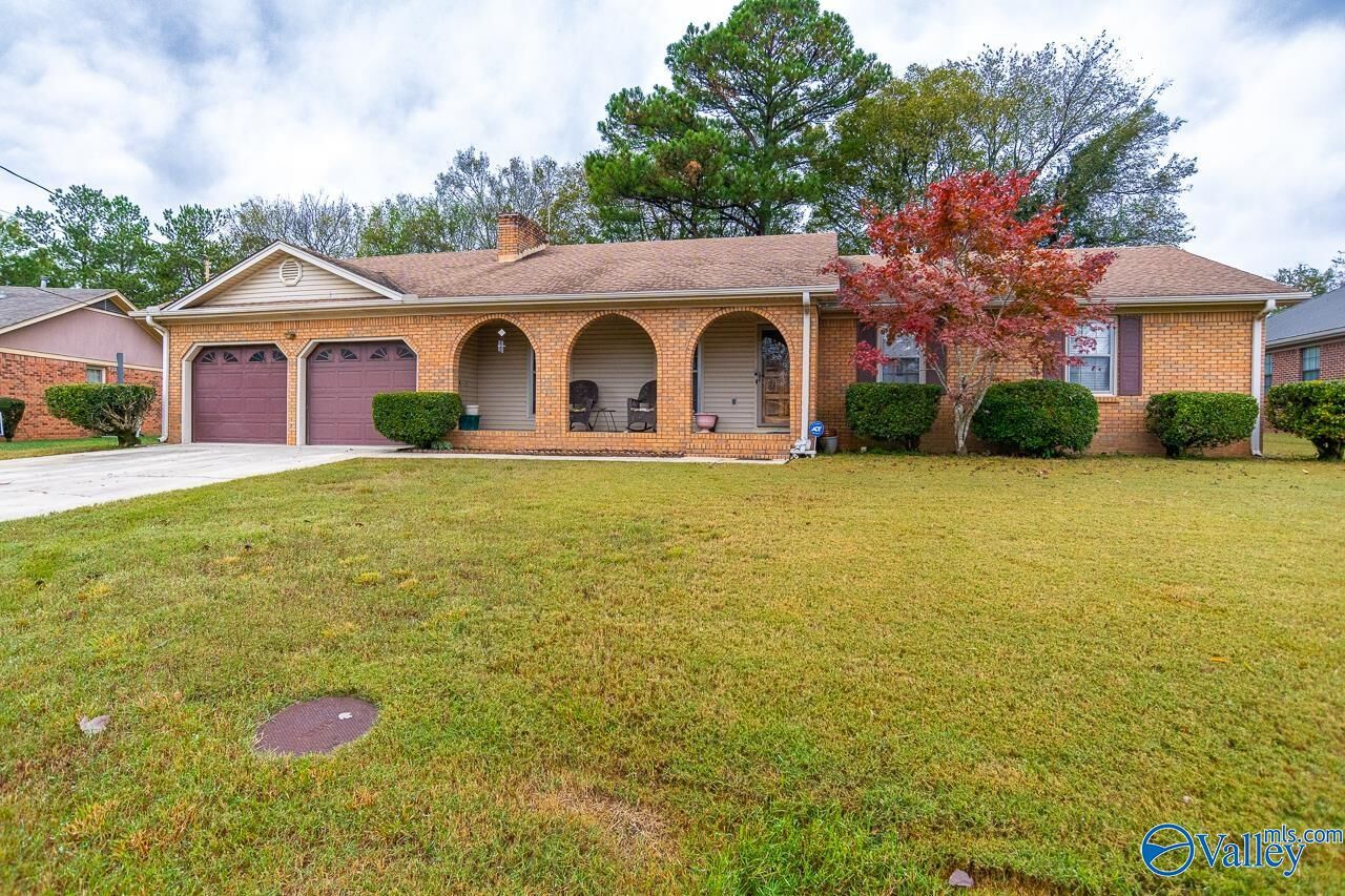 Property Photo:  711 Canterbury Avenue SW  AL 35601 