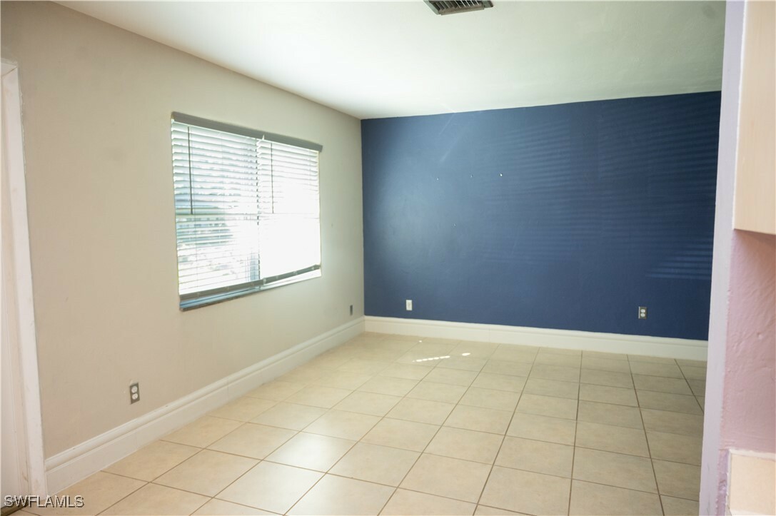 Property Photo:  13914 Nassau Street  FL 33905 