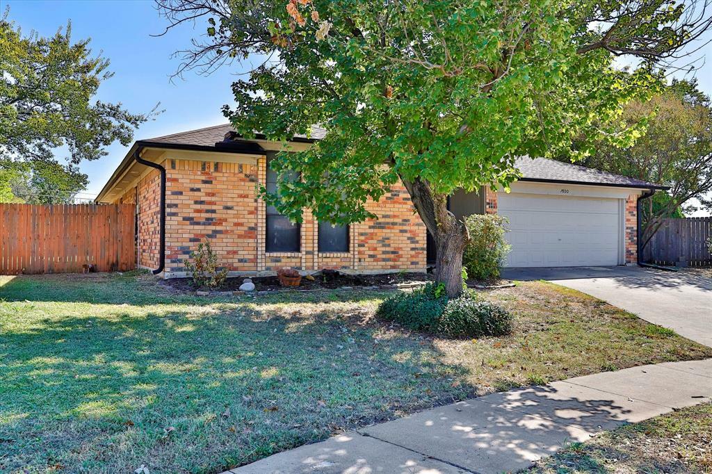 Property Photo:  7800 Mallard Lane  TX 76148 