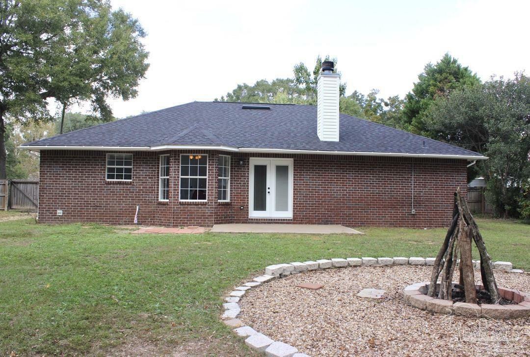 Property Photo:  6237 Bayberry St  FL 32570 