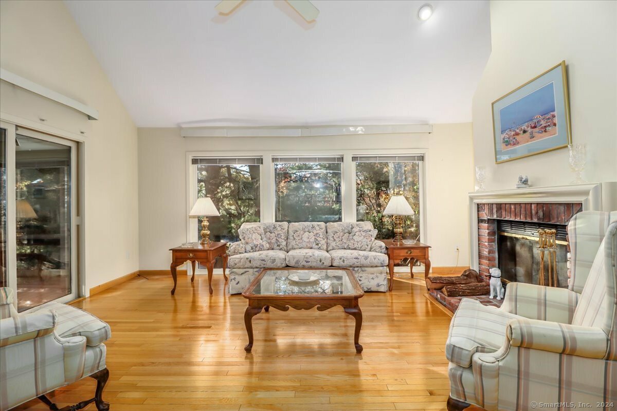 Property Photo:  3 Eagle Rock Circle 3  CT 06468 