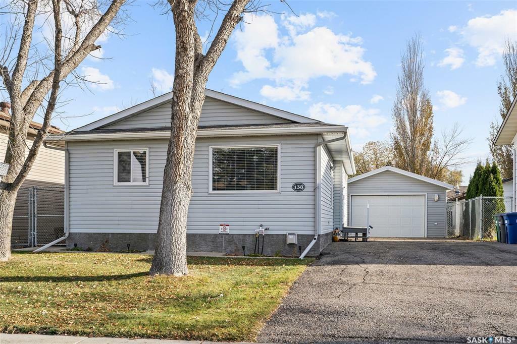 138 Devonshire Crescent  Saskatoon SK S7L 5V7 photo