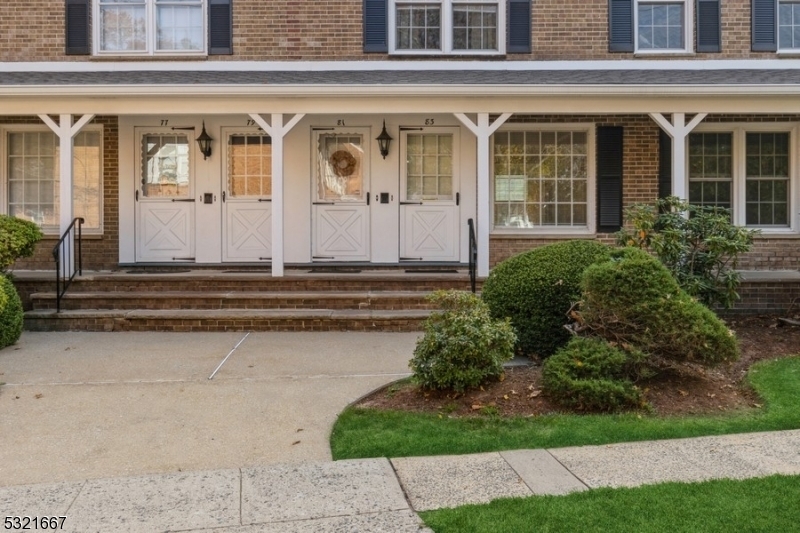 Property Photo:  83 Briarwood Path  NJ 07066 