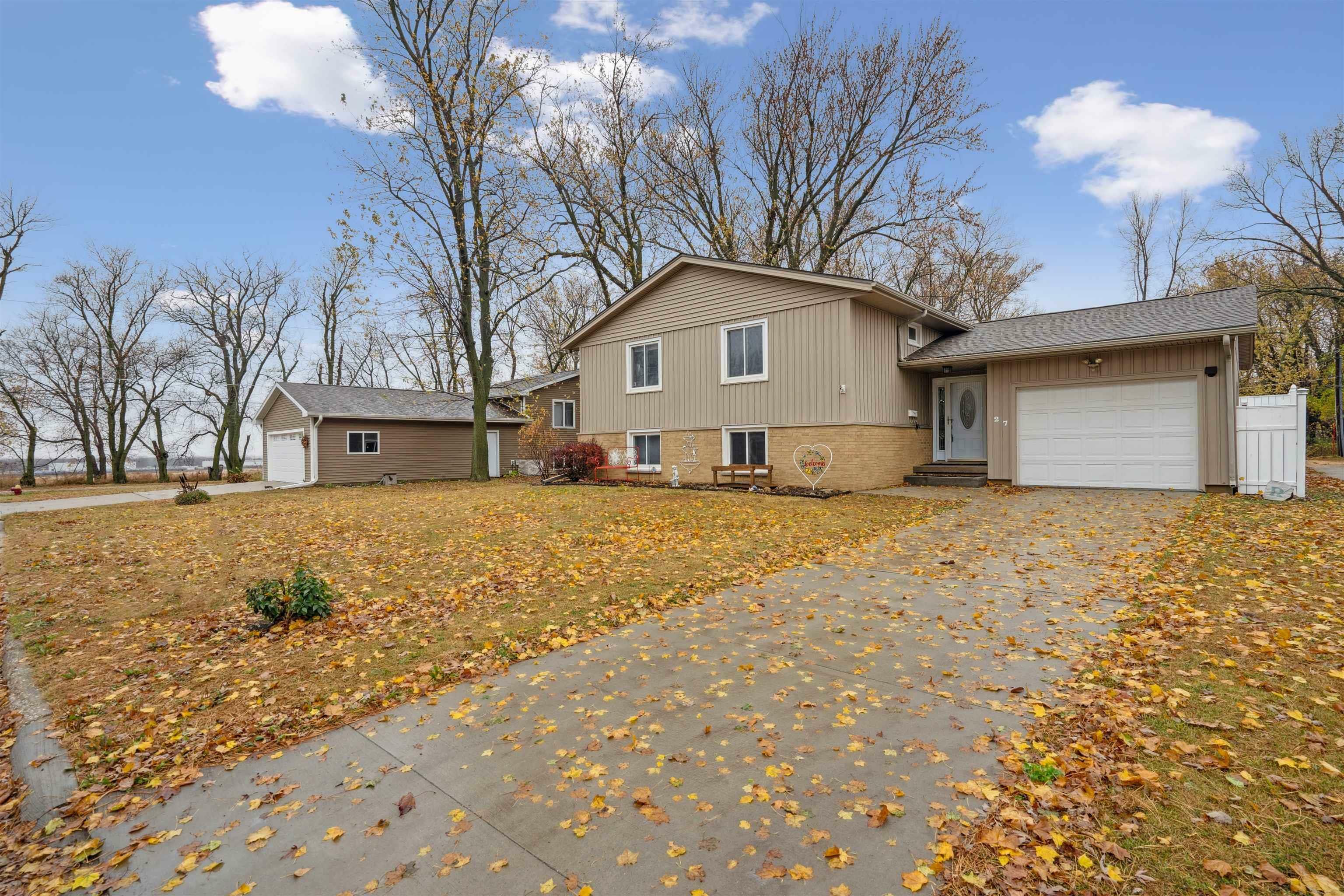 Property Photo:  27 Maplewood Drive  IA 50662 