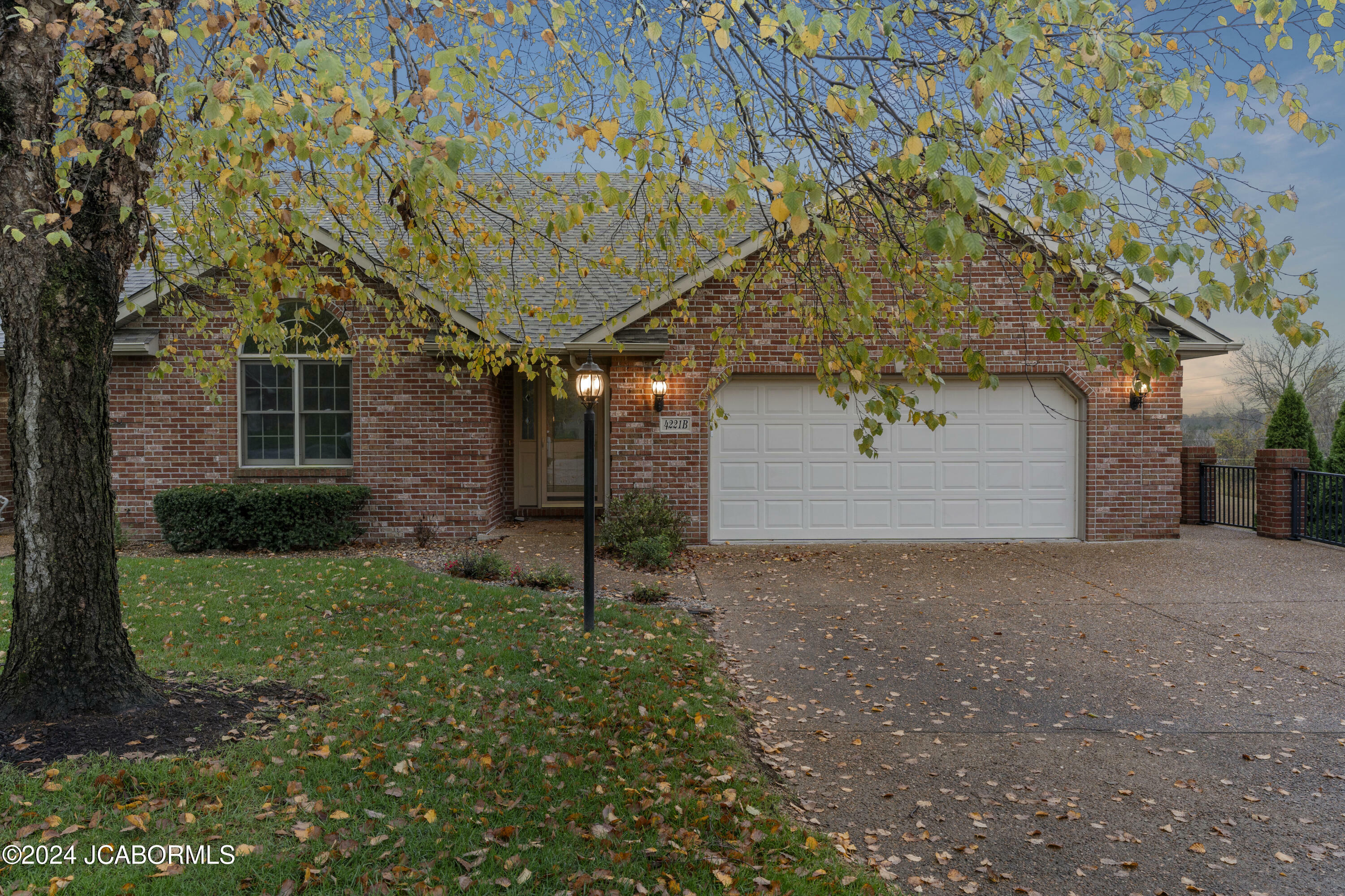 Property Photo:  4221 Pinehurst Ct B  MO 65109 