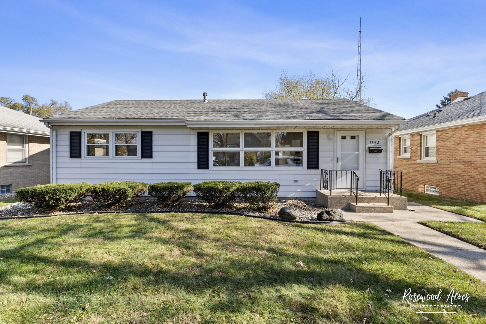 Property Photo:  1342 S 6th Avenue  IL 60901 