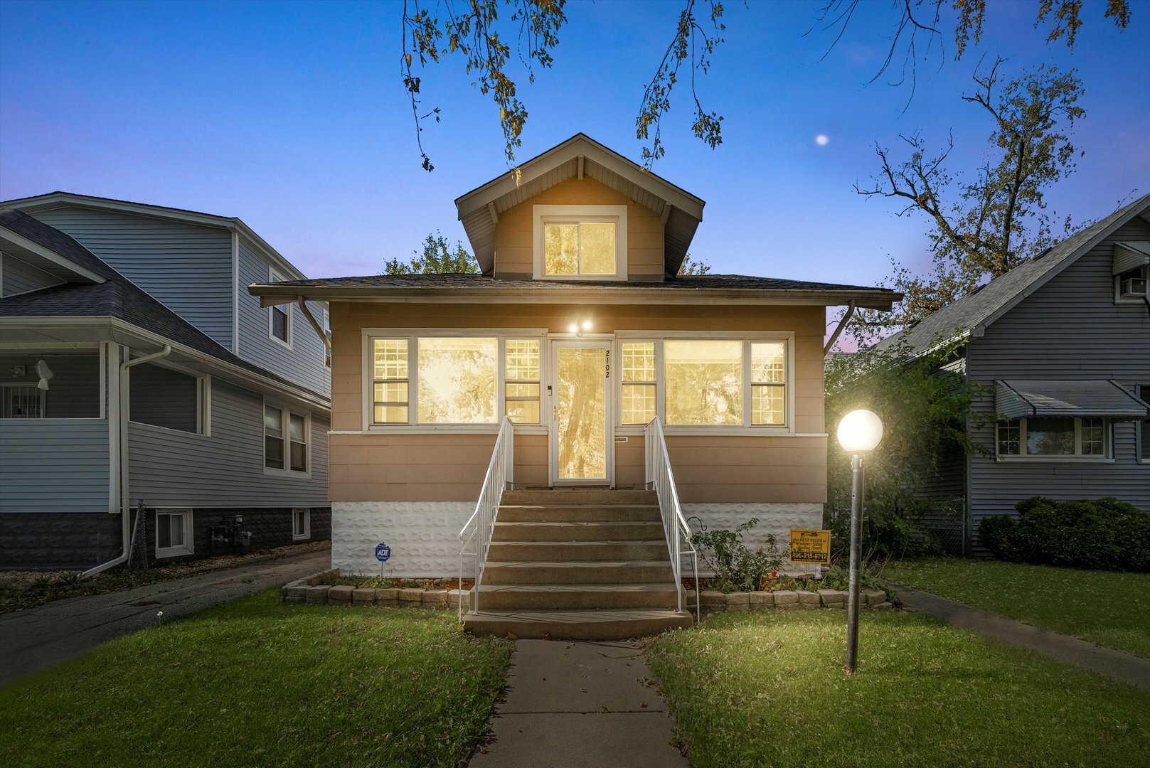 Property Photo:  2102 S 8th Avenue  IL 60153 