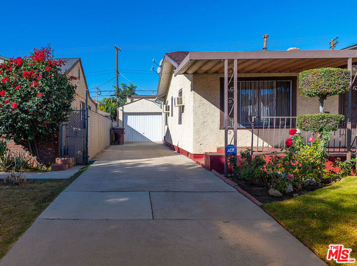 Property Photo:  509 Fischer Street  CA 91205 