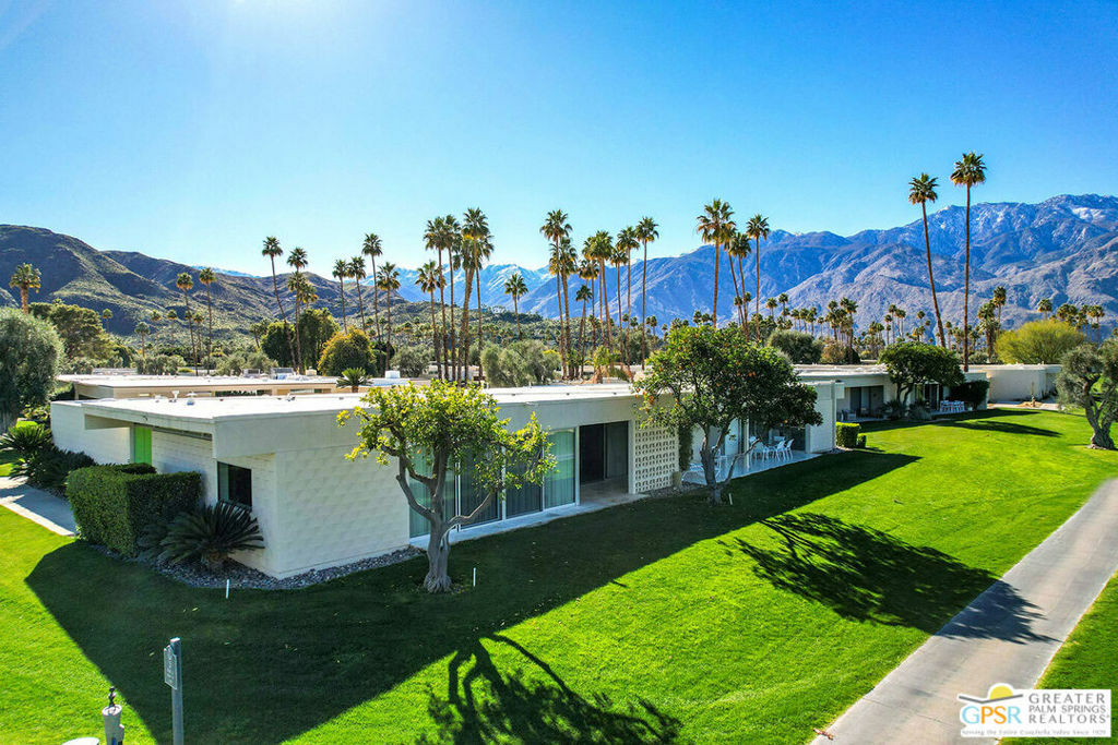 Property Photo: 14 Lakeview Circle CA 92264