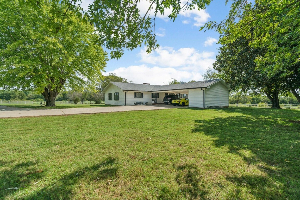 Property Photo: 3124 Hwy 231 North TN 37160