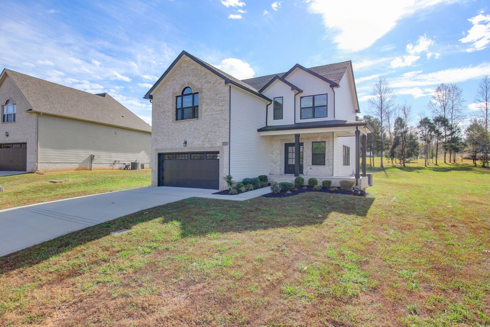 Property Photo:  818 Snapdragon Ct  TN 37042 