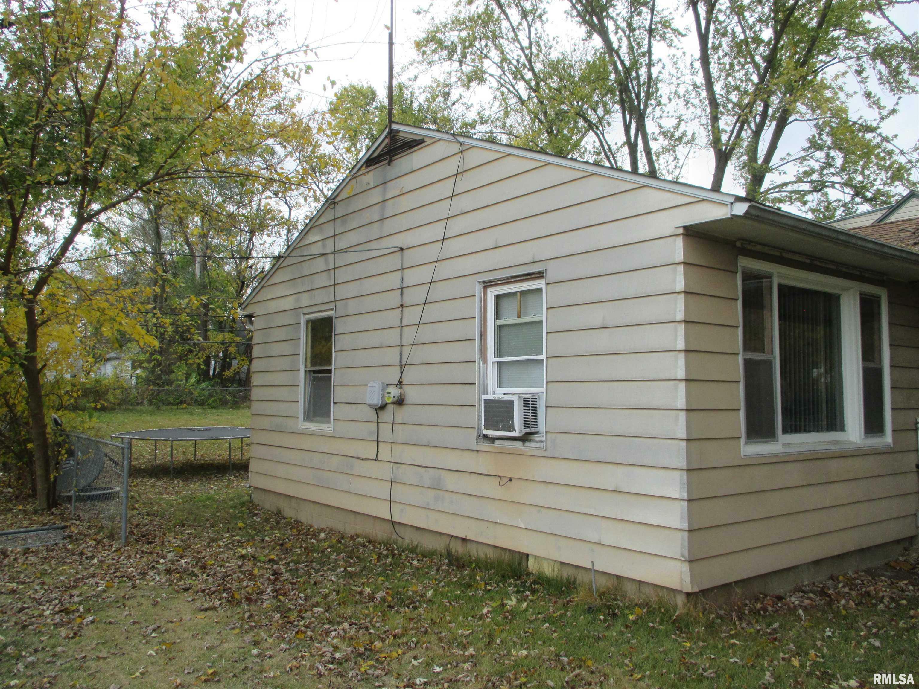 Property Photo:  3215 N Gale Avenue  IL 61604 