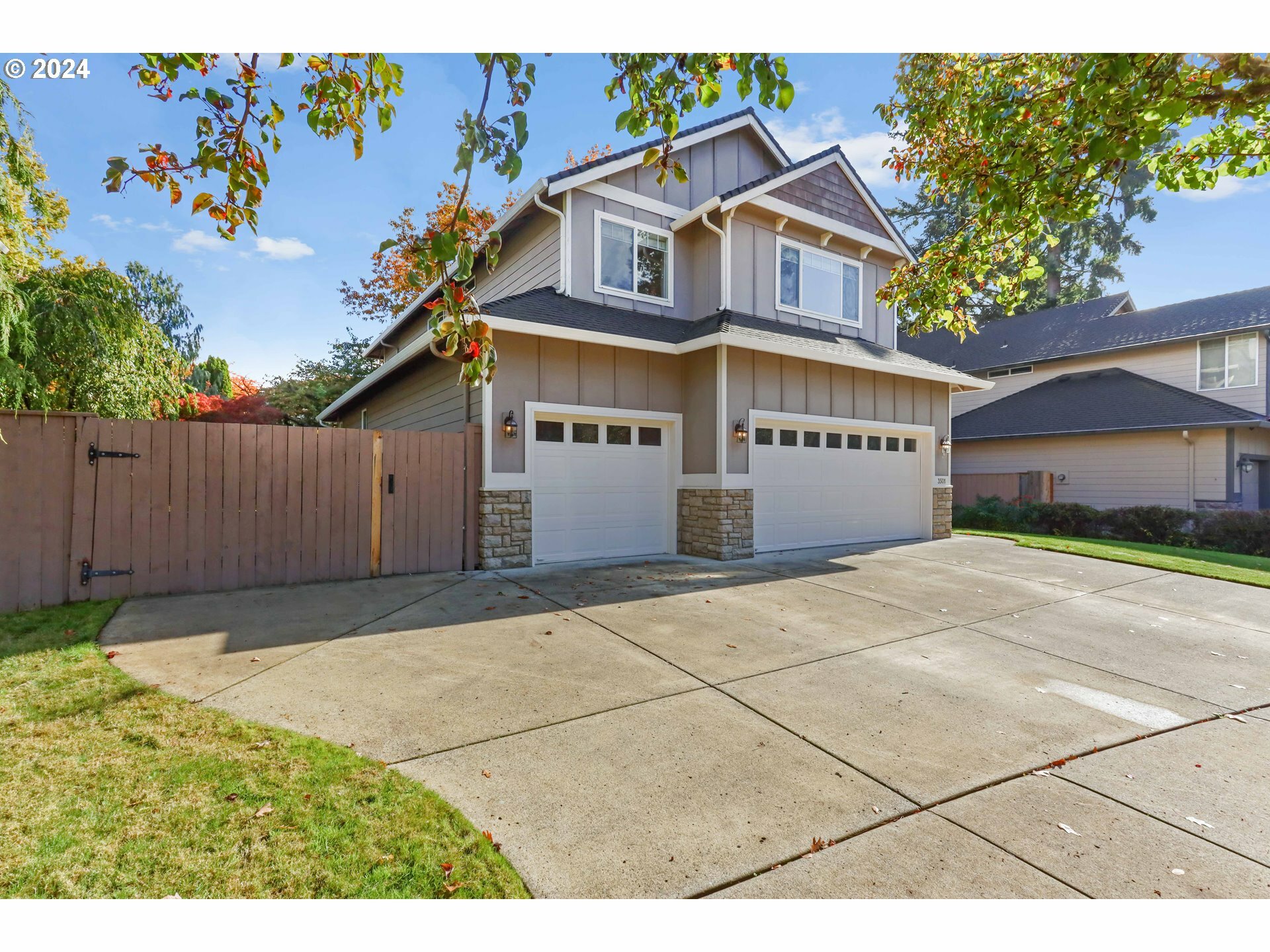 Property Photo:  3501 SE 171st Ave  WA 98683 