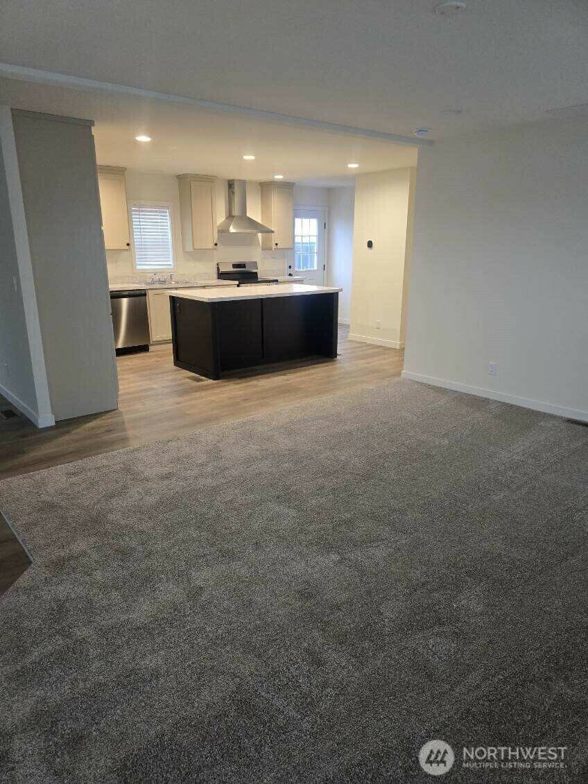 Property Photo: 1011 N 34th Avenue 59 WA 98902