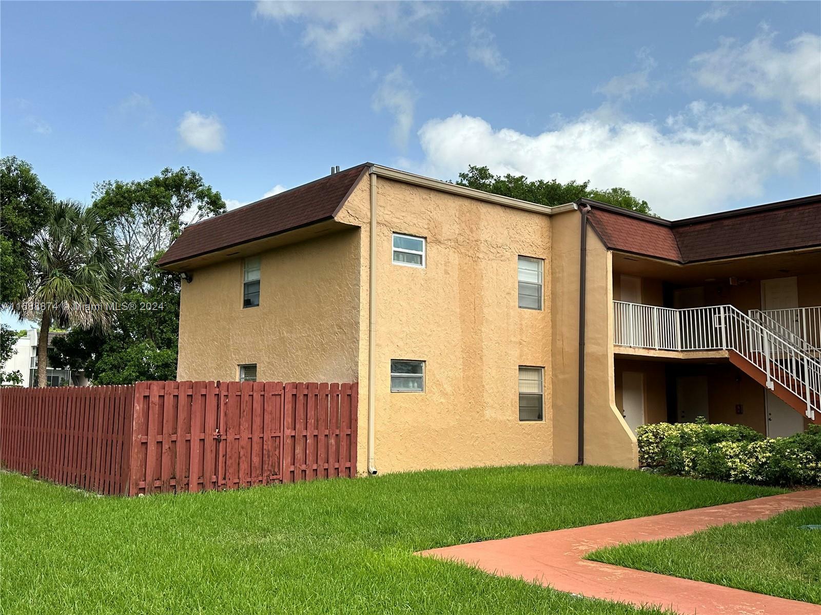 Property Photo:  9974 SW 88th St 1020  FL 33176 