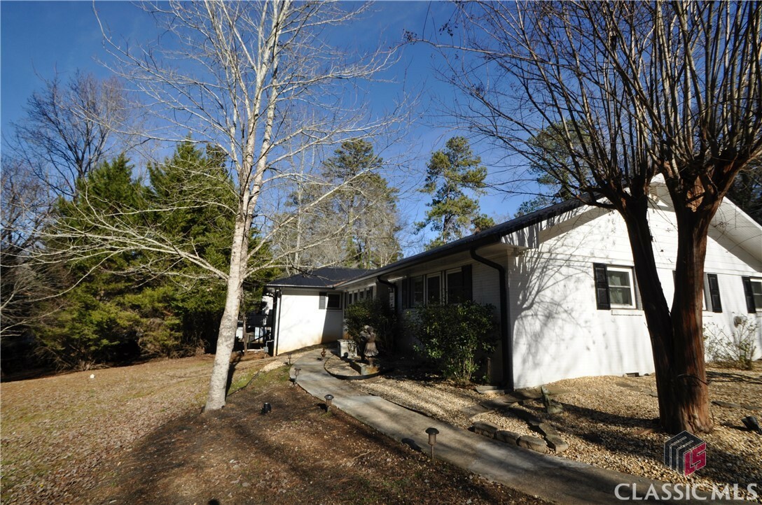 Property Photo:  500 West Lake Drive  GA 30606 