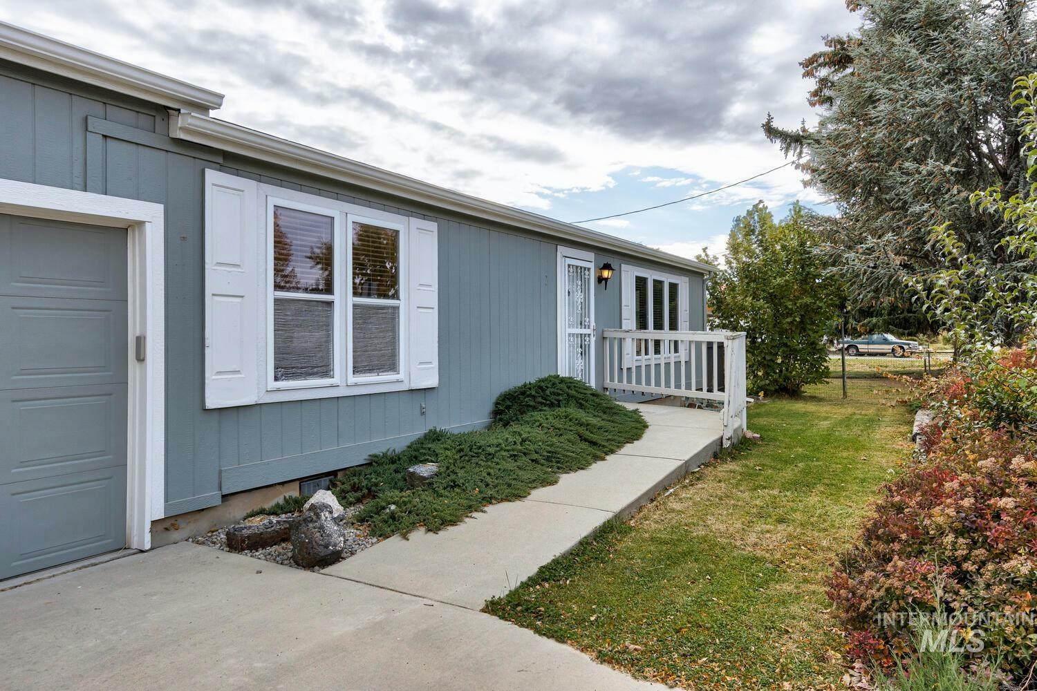 Property Photo:  2876 N Mitchell Street  ID 83704 