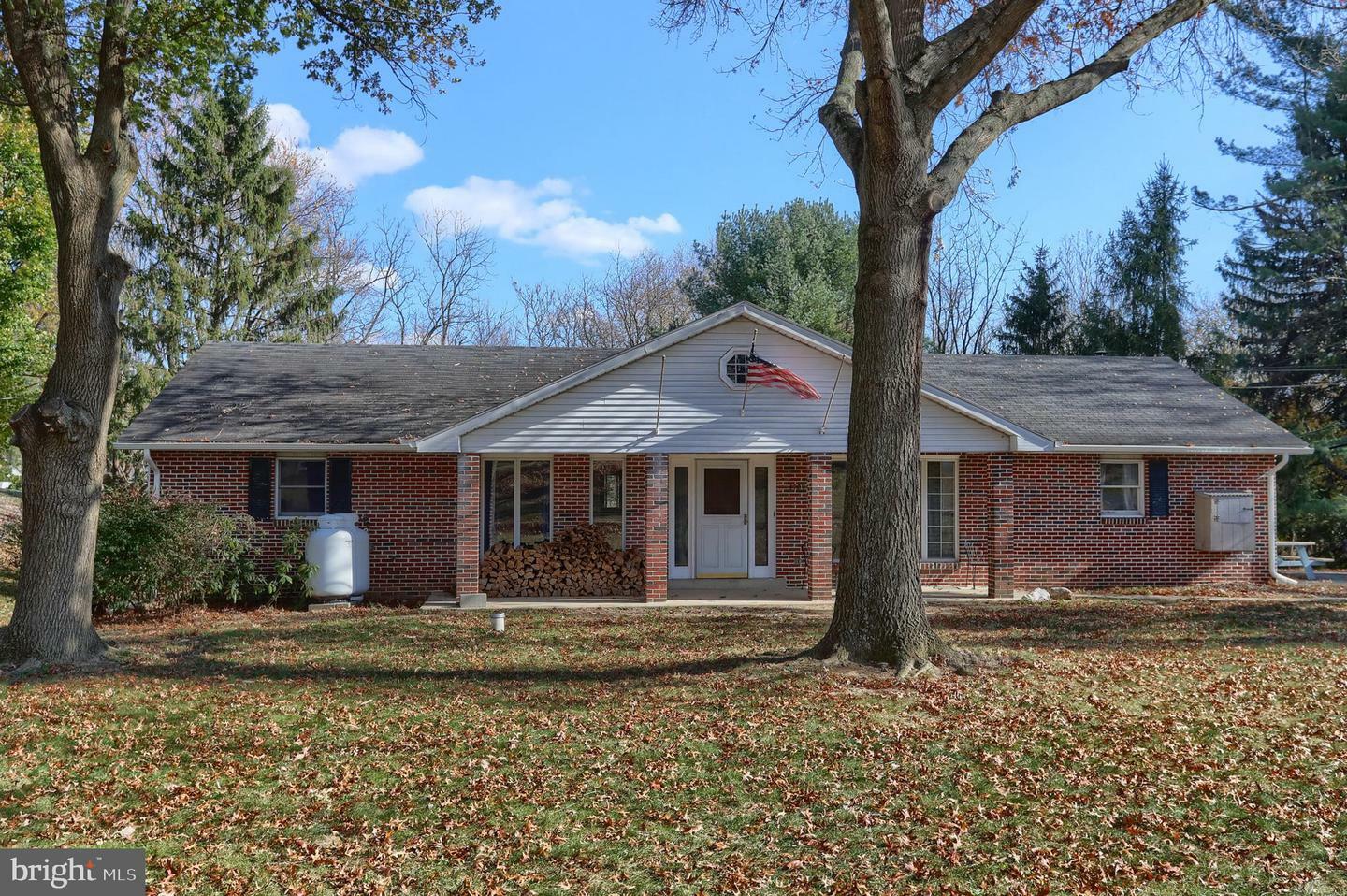 Property Photo:  1509 Woodcrest Circle  PA 17112 