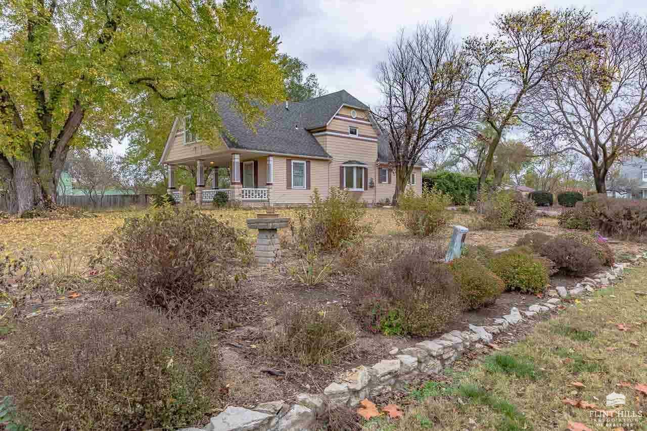 Property Photo:  727 Rannells Road  KS 66502 