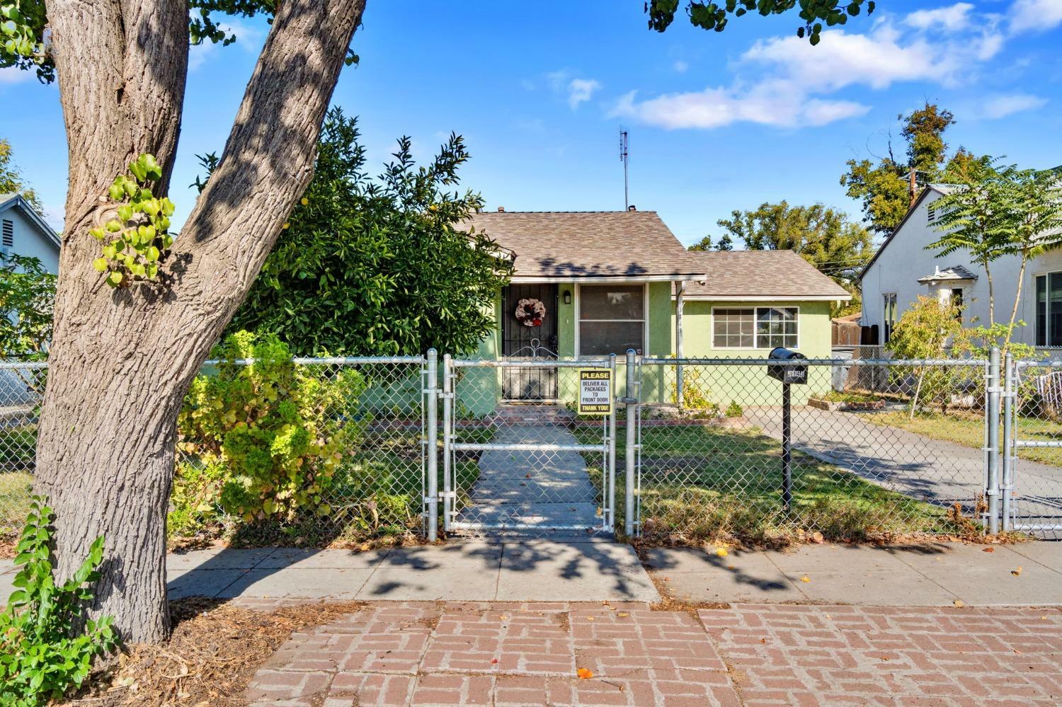 3143 E Lamona Avenue  Fresno CA 93703 photo